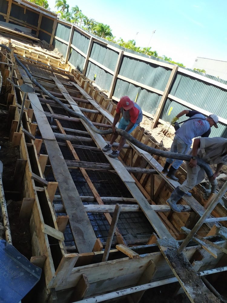 Início da construção da piscina