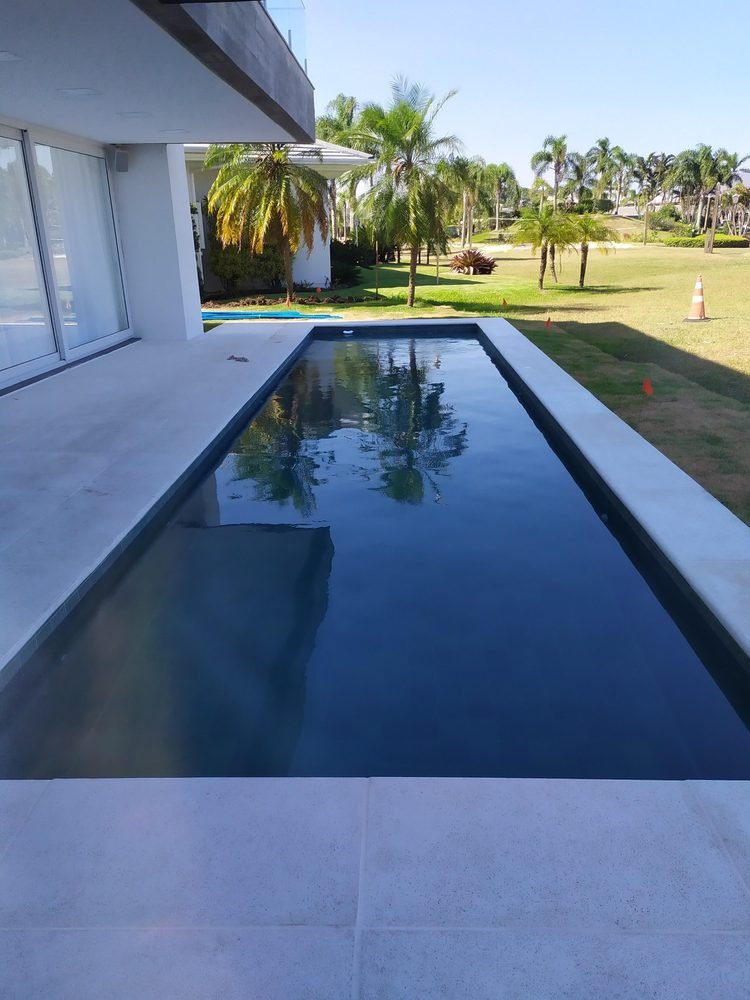 Piscina construída e pronta